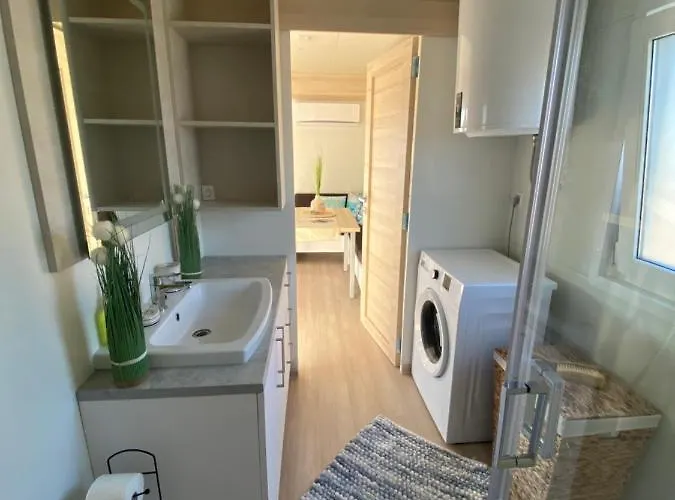 Del Mare, Seaside Family Pace, Free Parking And Wifi In Camp Dalmatino بيت للعطل *