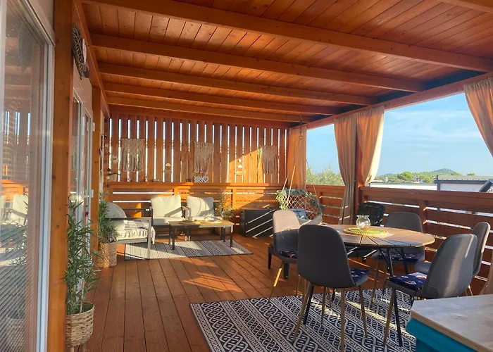 Del Mare, Seaside Family Pace, Free Parking And Wifi In Camp Dalmatino بيت للعطل *