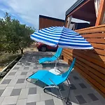 Del Mare, Seaside Family Pace, Free Parking And Wifi In Camp Dalmatino * Drage
