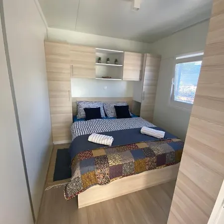 Del Mare, Seaside Family Pace, Free Parking And Wifi In Camp Dalmatino Hébergement de vacances