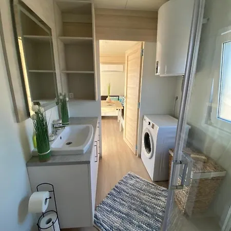 Del Mare, Seaside Family Pace, Free Parking And Wifi In Camp Dalmatino Hébergement de vacances *