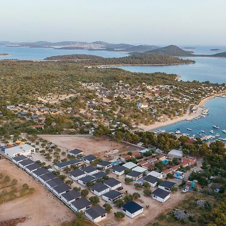 Del Mare, Seaside Family Pace, Free Parking And Wifi In Camp Dalmatino Hébergement de vacances