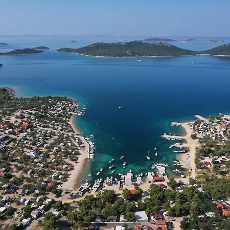 Del Mare, Seaside Family Pace, Free Parking And Wifi In Camp Dalmatino * Drage