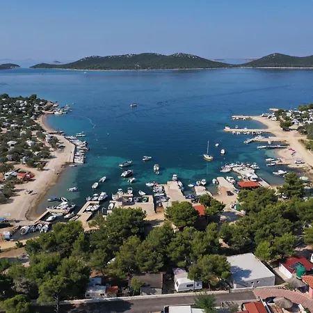 Del Mare, Seaside Family Pace, Free Parking And Wifi In Camp Dalmatino