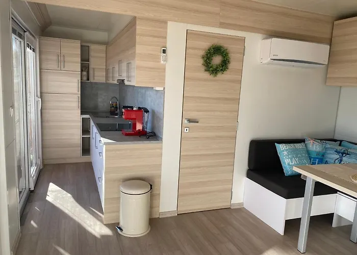 Del Mare, Seaside Family Pace, Free Parking And Wifi In Camp Dalmatino Drage