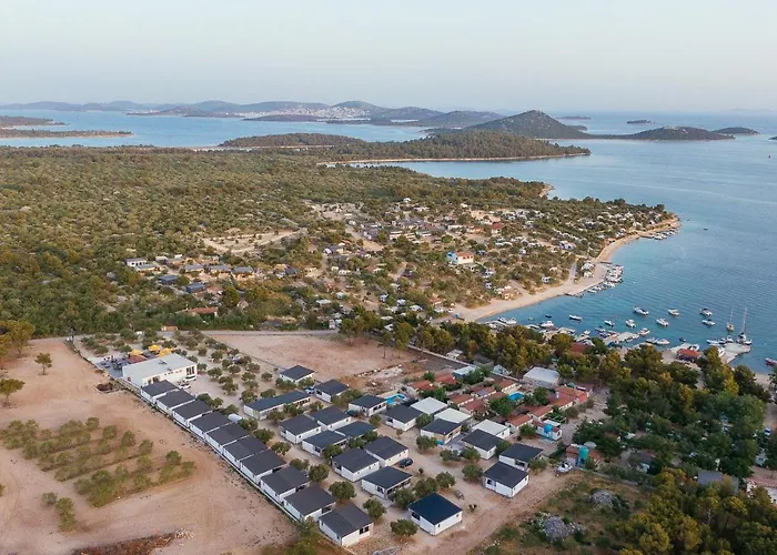 Del Mare, Seaside Family Pace, Free Parking And Wifi In Camp Dalmatino Дом отдыха