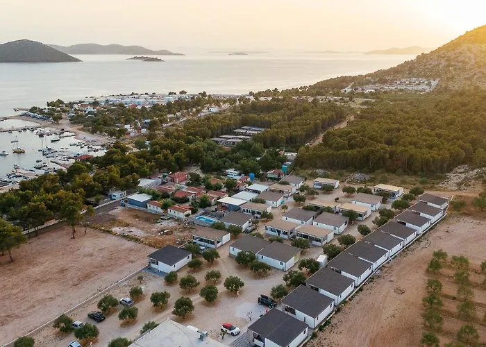 Del Mare, Seaside Family Pace, Free Parking And Wifi In Camp Dalmatino Drage